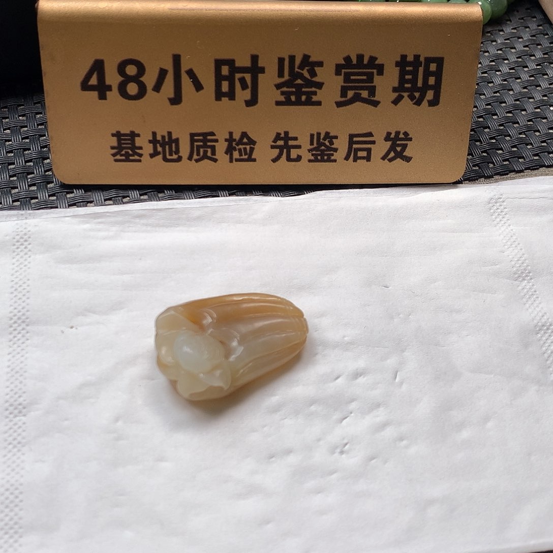 颈饰未镶嵌和田玉（糖玉）莲花