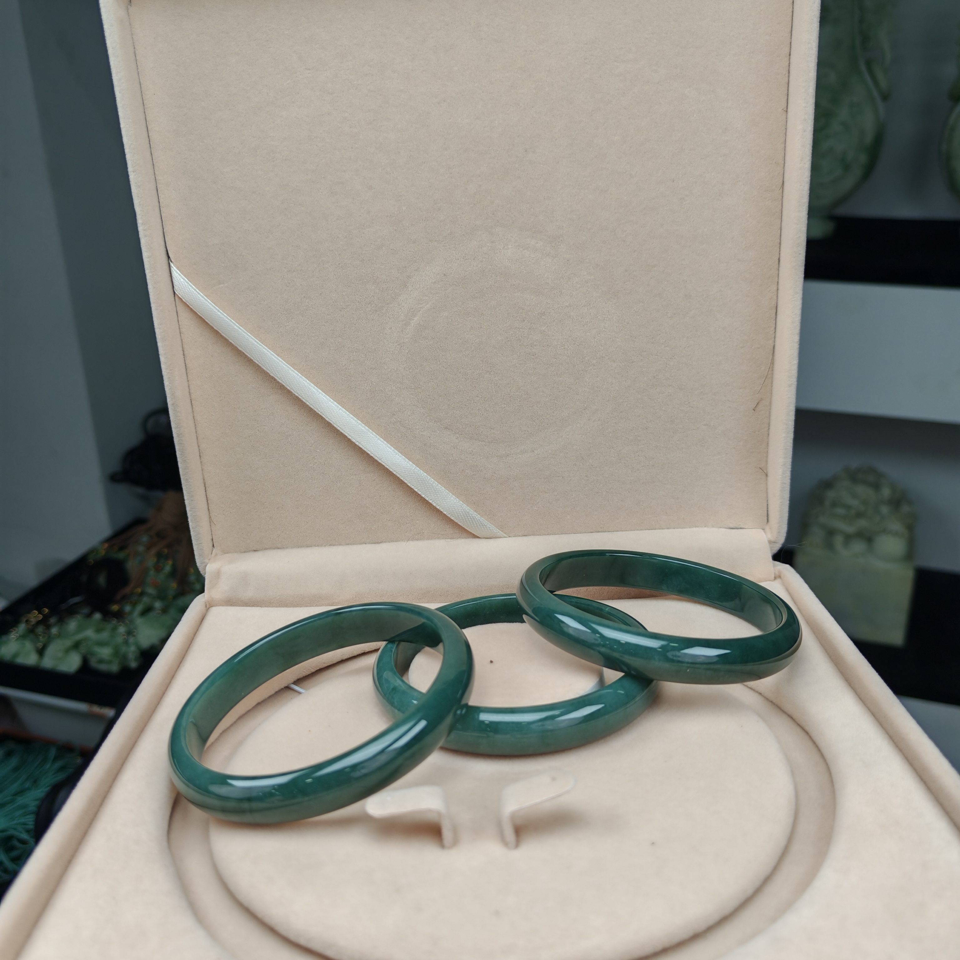 翡翠上品精美手镯（随机发货，其中一个）