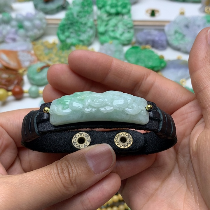 翡翠颈饰未镶嵌翡翠