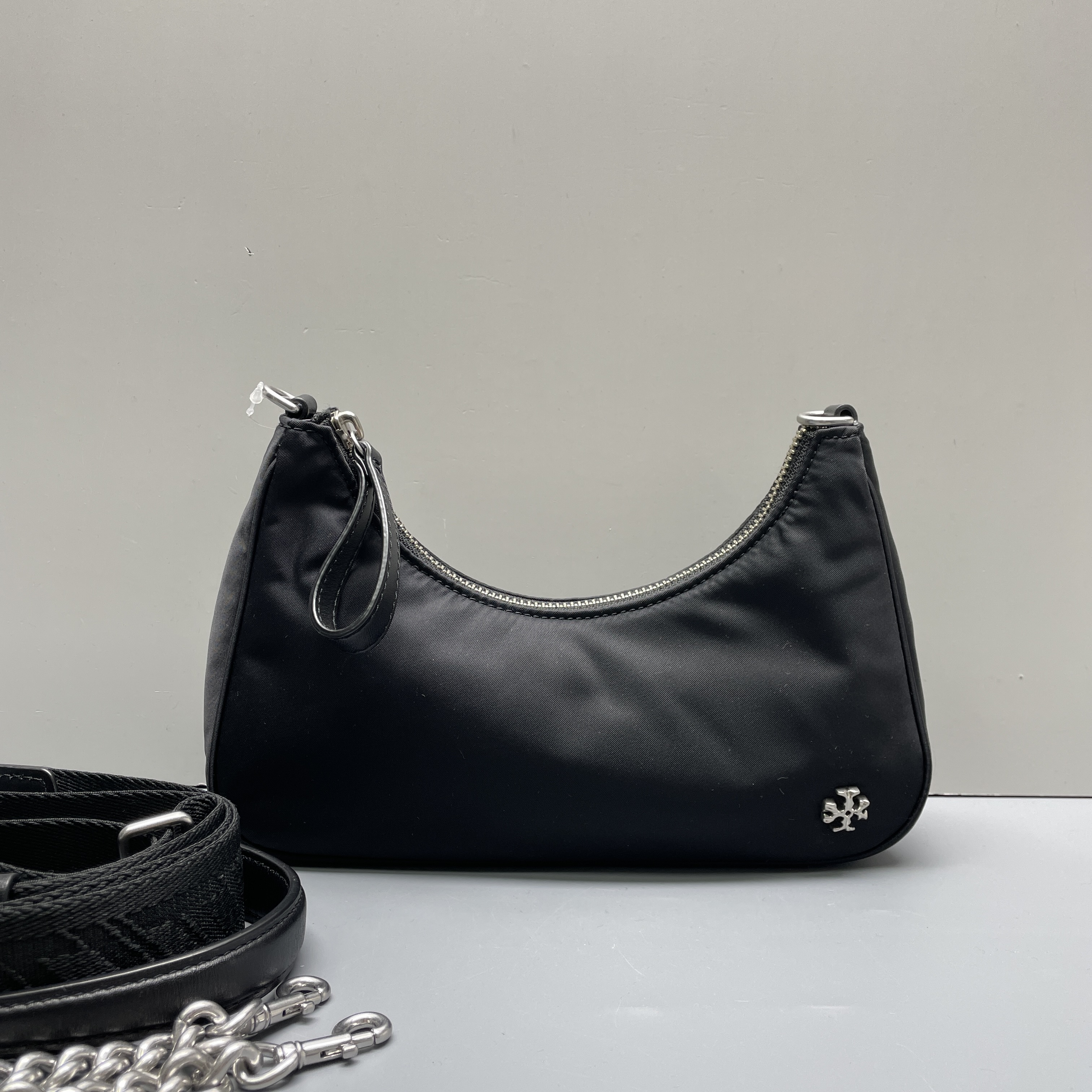 95新 TORY BURCH/汤丽柏琦 mercer黑色尼龙腋下包22x13x5EL110605