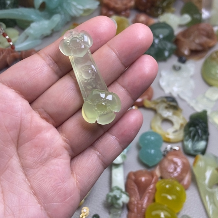 蛇纹石玉挂件未镶嵌