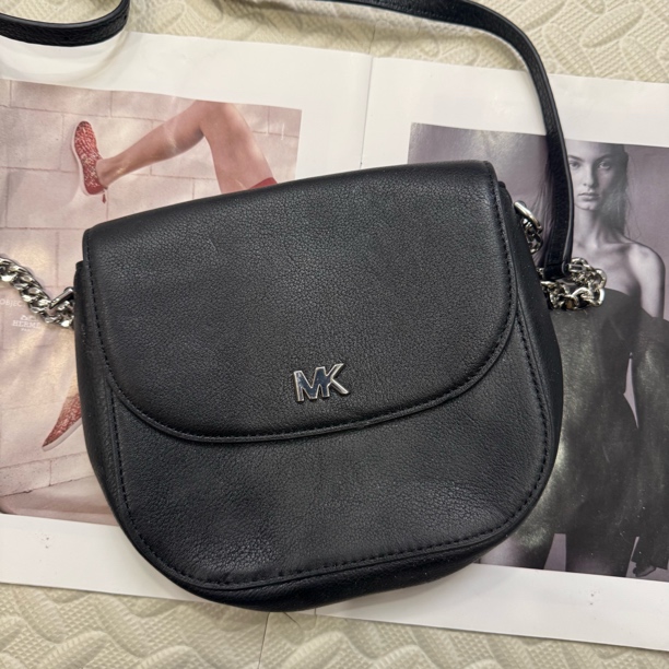 99新 MICHAEL KORS/迈克高仕 黑色小马鞍斜挎包