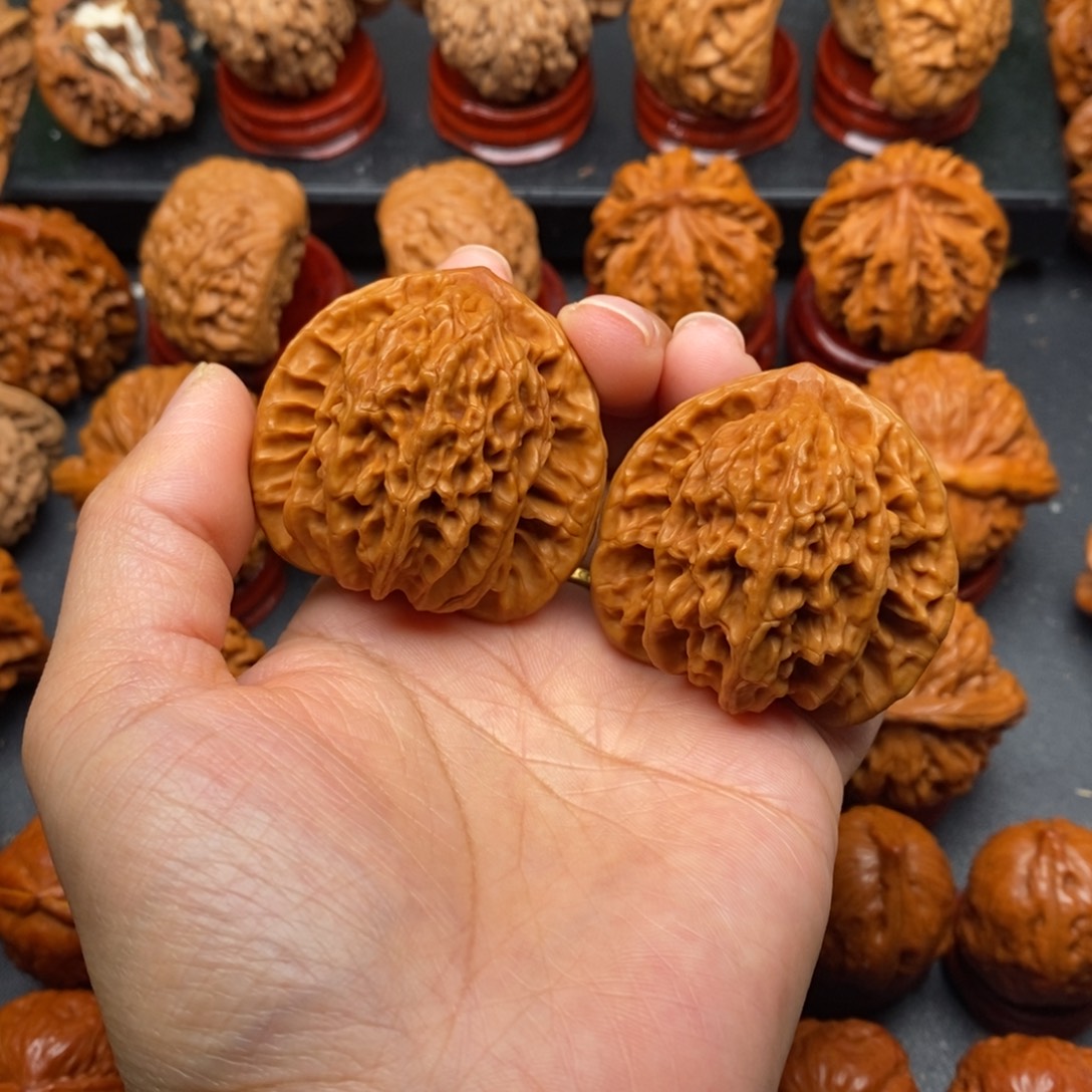 把件文玩核桃43霞云岭