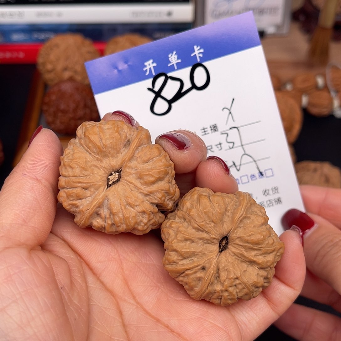 文玩核桃吊坠尚*蛙蛙37尺。 无刀修。820