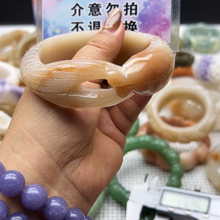 未镶嵌手镯石英岩玉