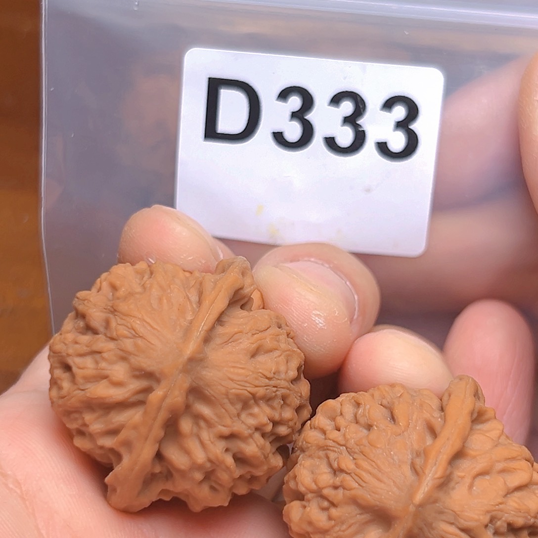 文玩核桃吊坠38金牛