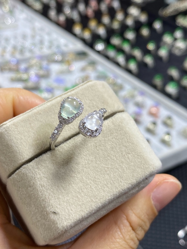 天然缅甸翡翠冰种葫芦戒指