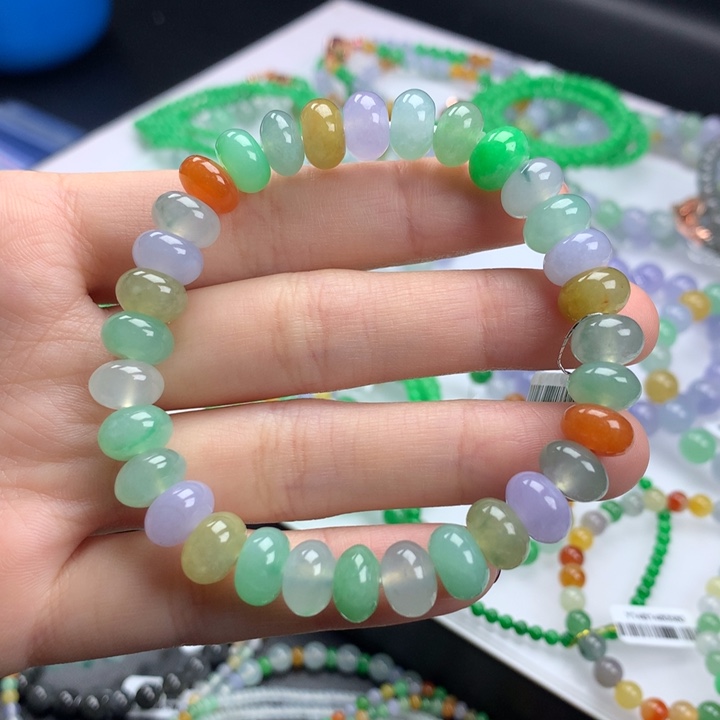 翡翠手镯未镶嵌卡