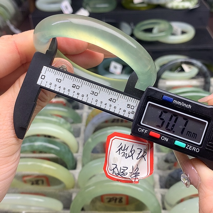 蛇纹石玉手镯未镶嵌313