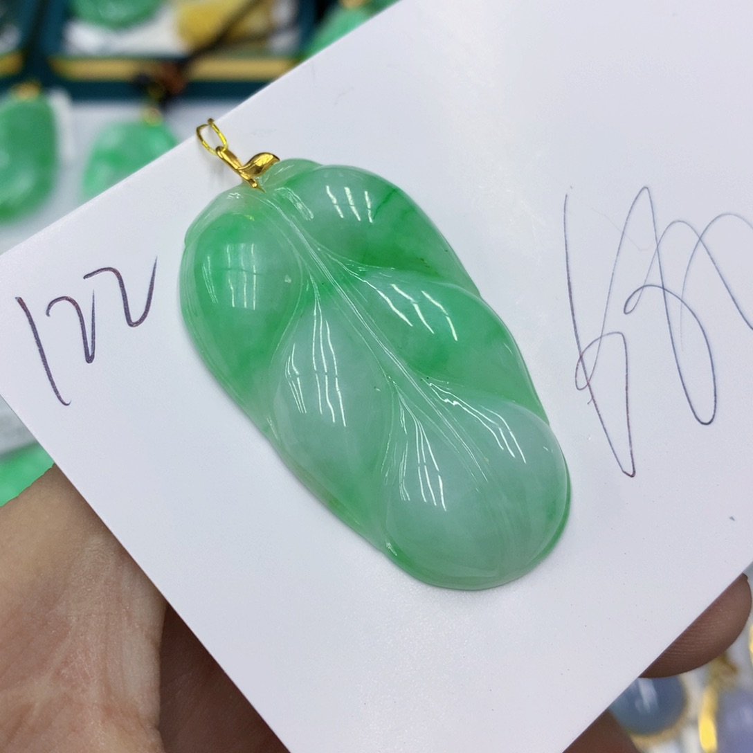 翡翠颈饰18K金镶嵌小*翡翠