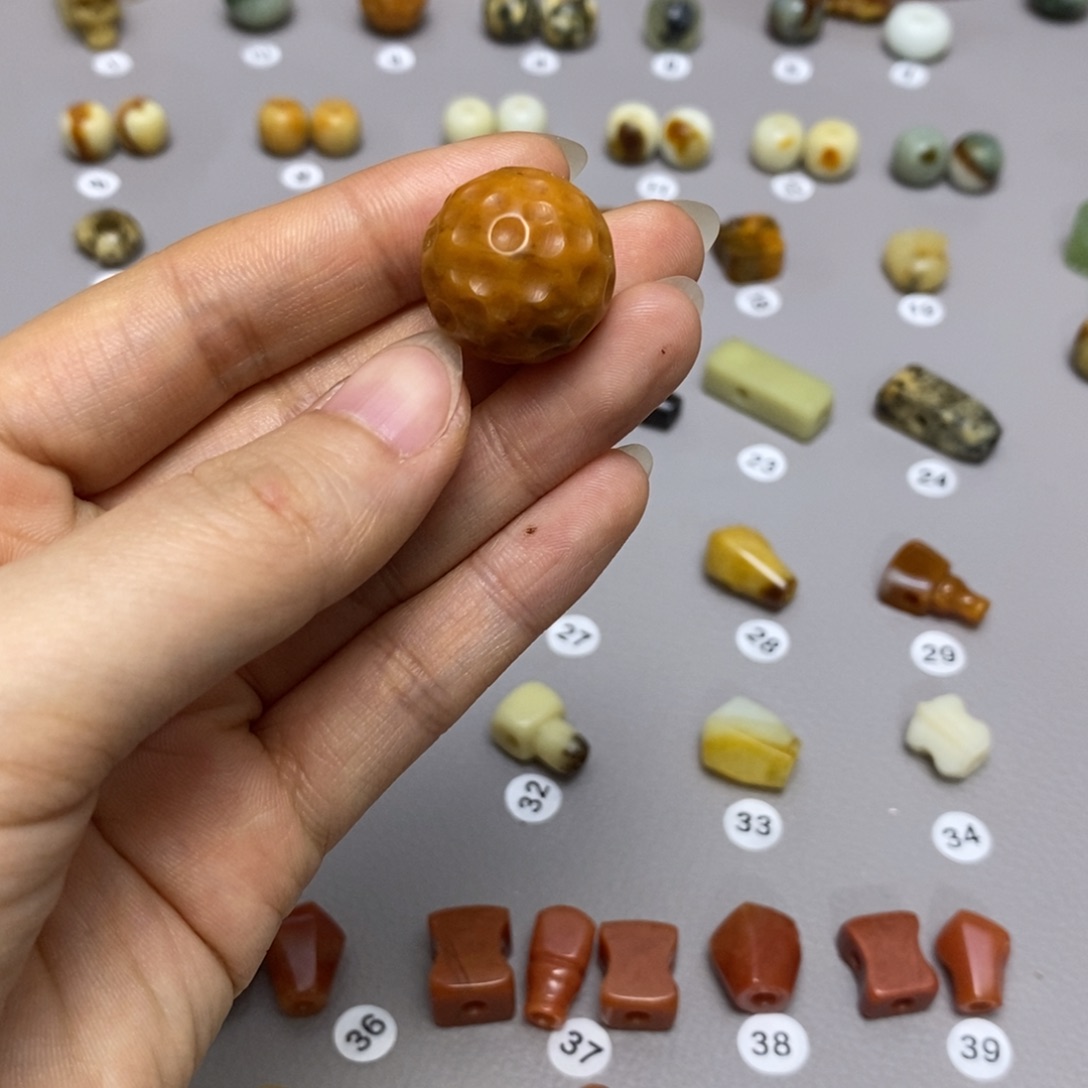 蛇纹石玉配饰合金真*