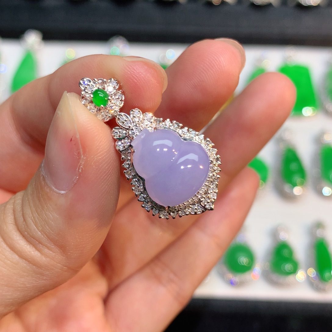 翡翠颈饰18K金镶嵌翡翠