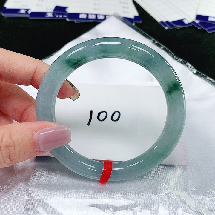 翡翠手镯（圆镯）未镶嵌