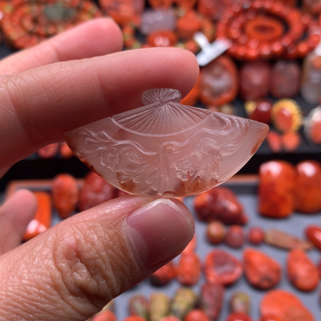 南红玛瑙吊坠未镶嵌