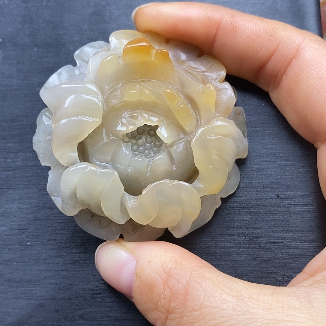 石英质玉（黄龙玉）颈饰未镶嵌