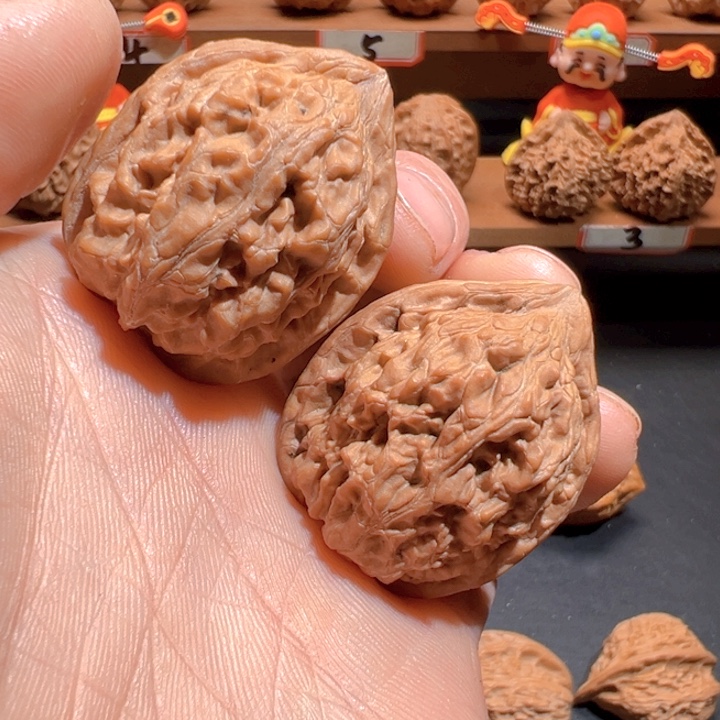 乌***皇文玩核桃吊坠野鸡手捻福利