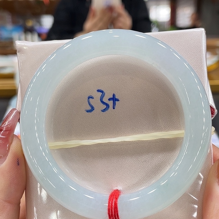 翡翠手镯未镶嵌翡翠手镯