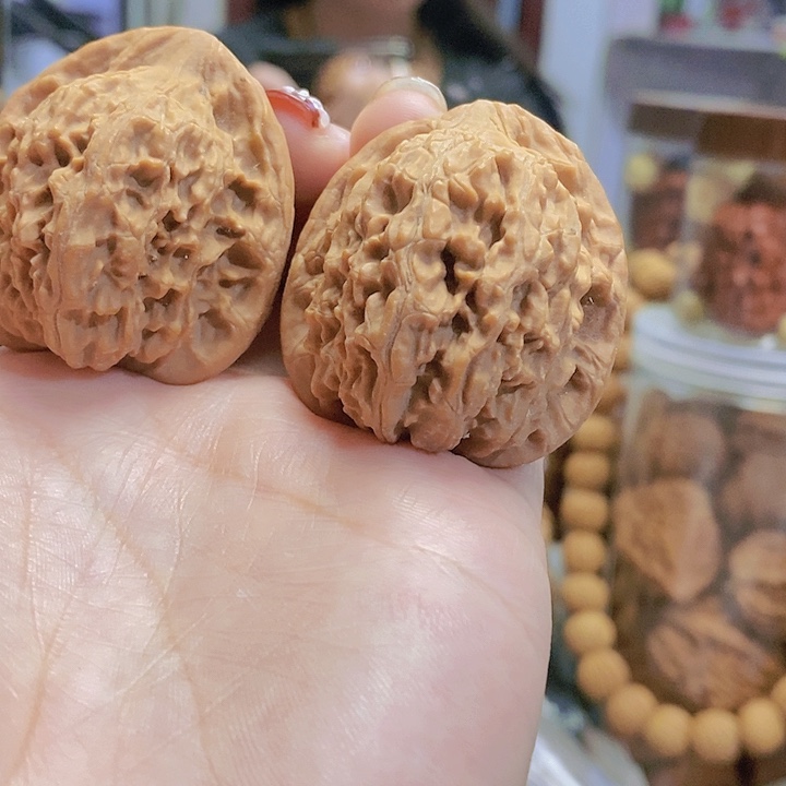 【闪购商品】文玩核桃把件40红狮子