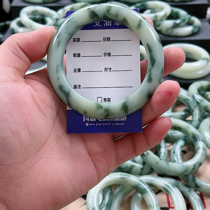 【闪购商品】透闪石-蛇纹石玉未镶嵌手镯逗