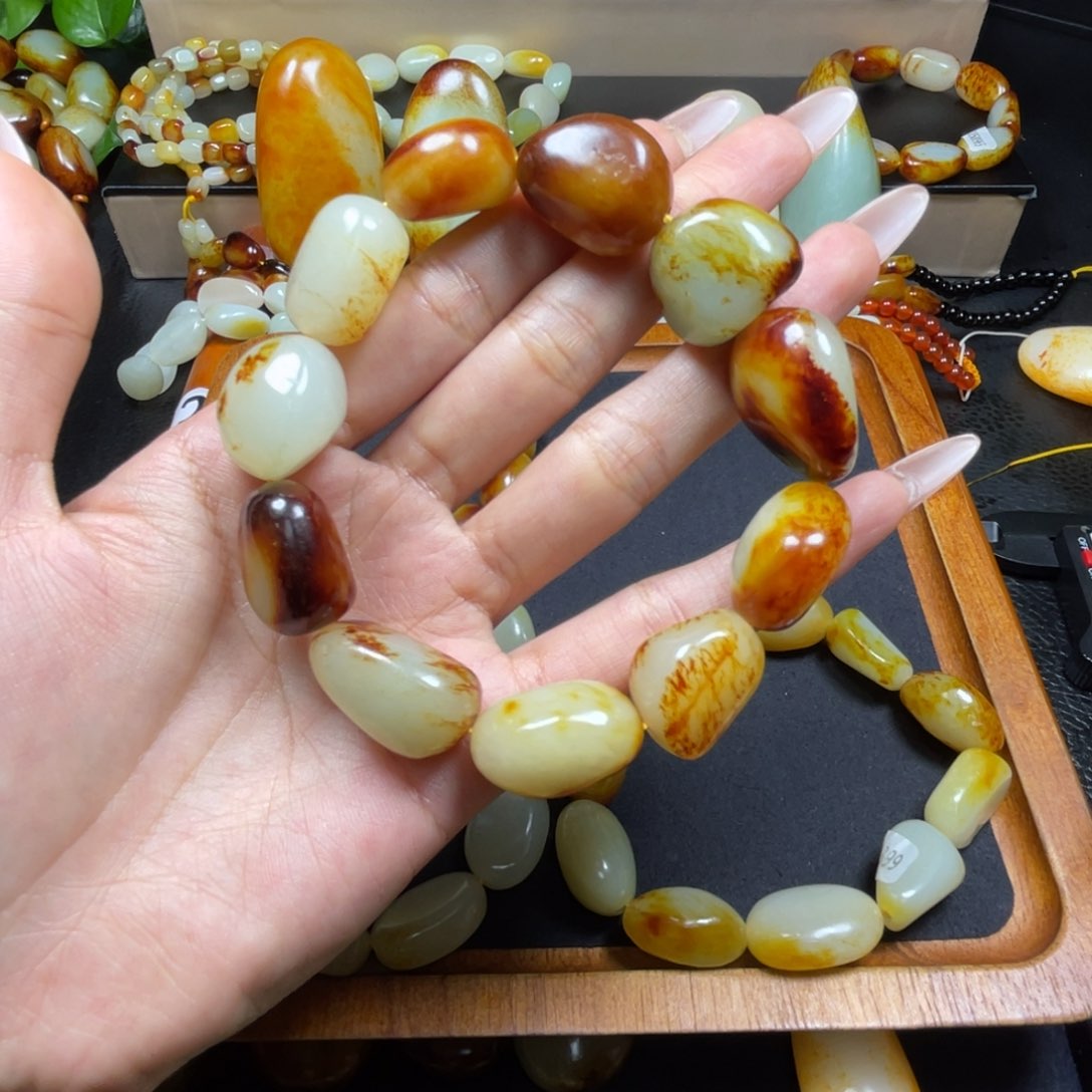 颈饰未镶嵌和田玉