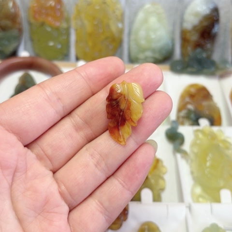 未镶嵌蛇纹石玉吊坠(不含链)