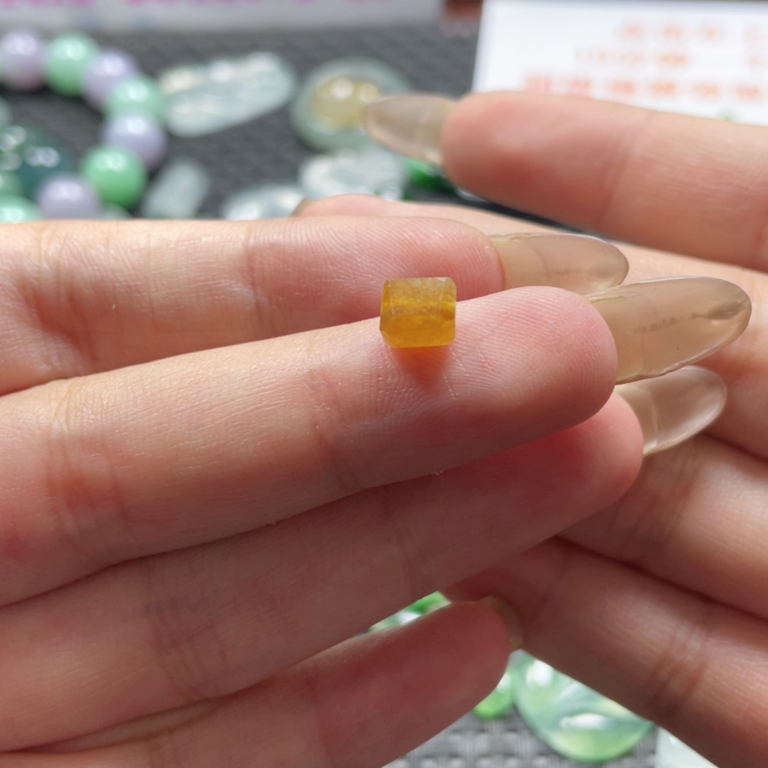 未镶嵌挂件翡翠   翡翠