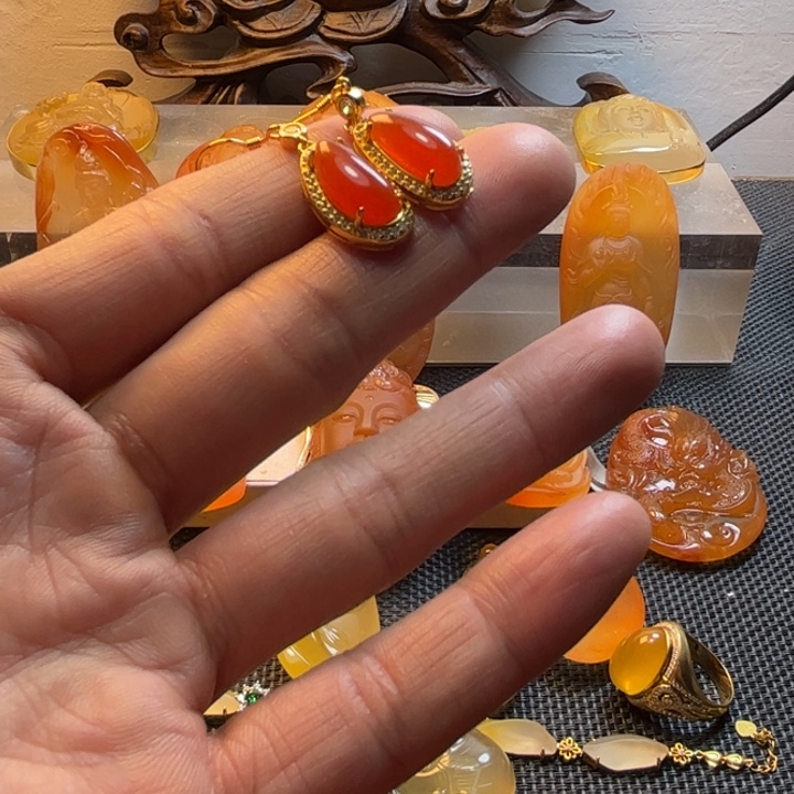 石英质玉颈饰未镶嵌大*