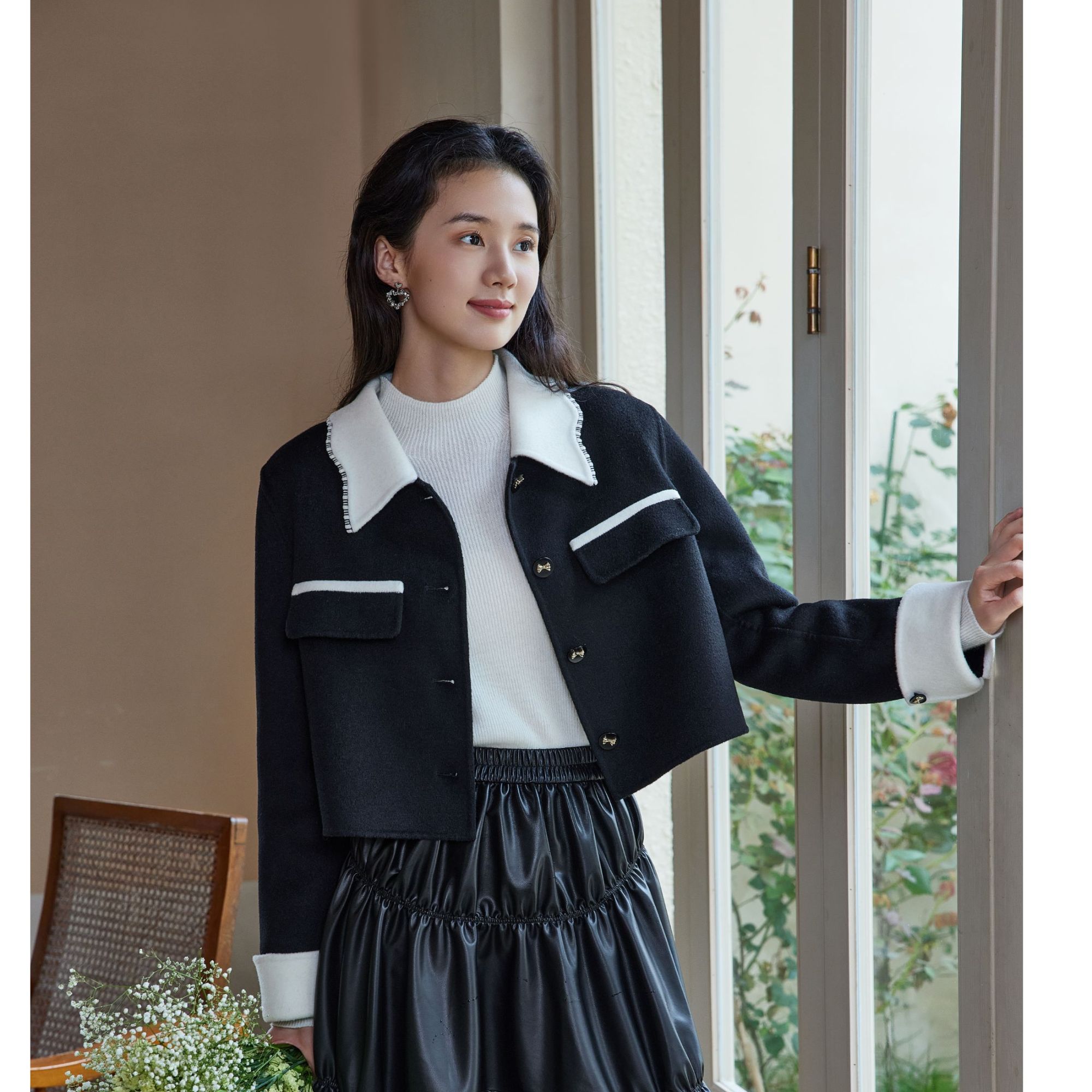 芭依璐【艾美甄选】黑白撞色设计时尚大衣88D8717