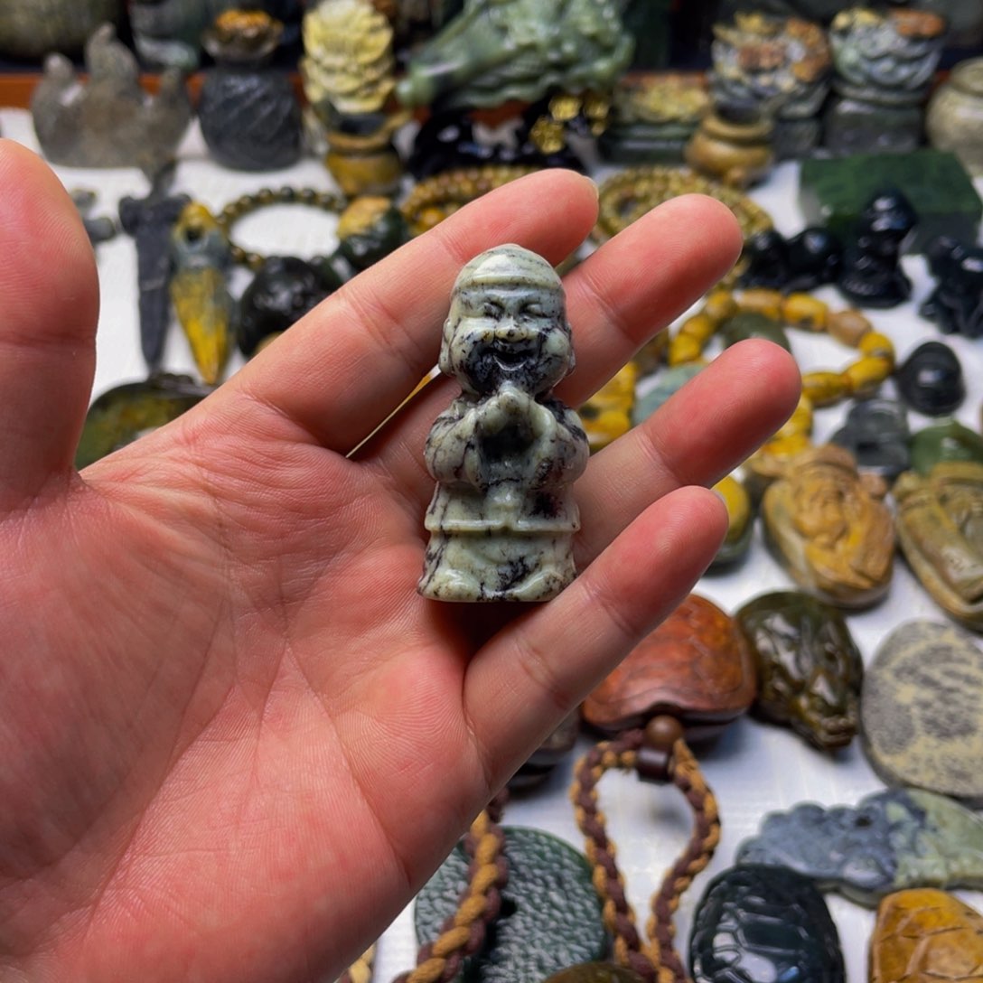 【闪购商品】未镶嵌岫岩河磨玉（透闪石质玉）挂件