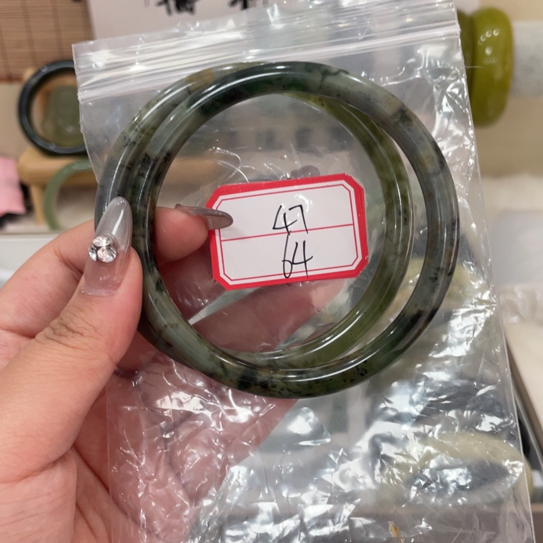 蛇纹石玉手镯未镶嵌