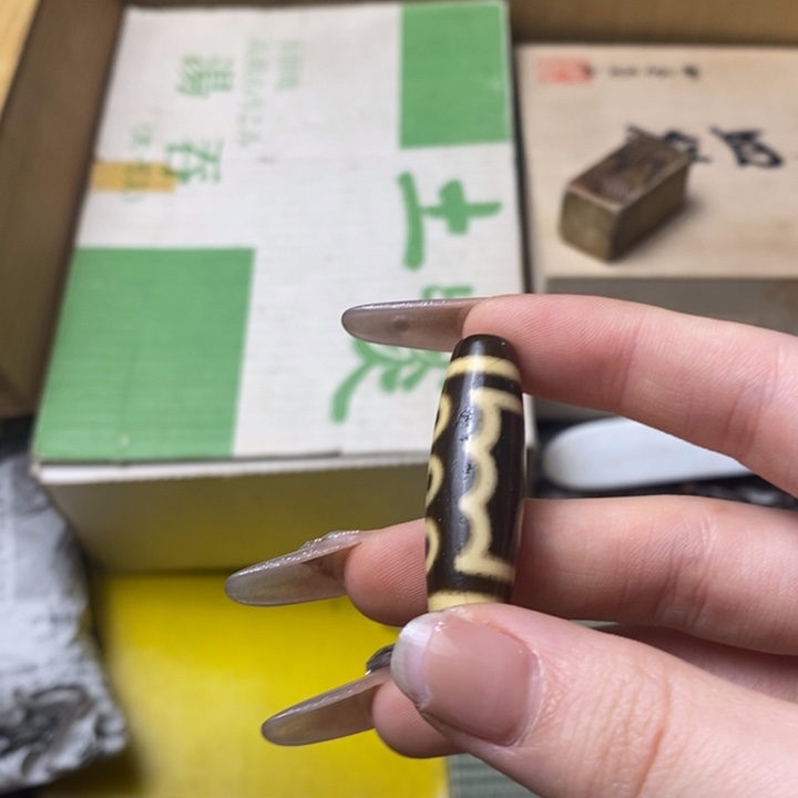 鲁***东玛瑙/玉髓未镶嵌颈饰如图所示所拍即所得