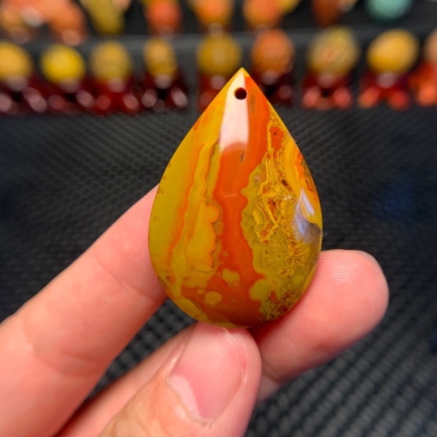 战国红水滴吊坠纯手工精抛光42×29×9mm尺寸