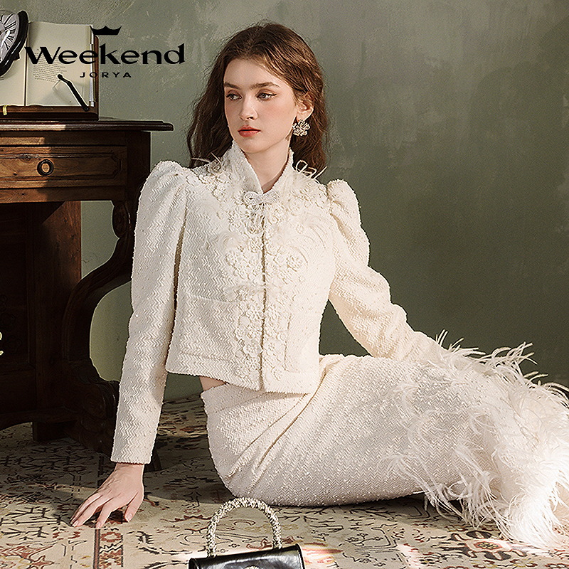 卓雅周末24冬新中式立领立体绣花泡泡袖短外套Q261032A