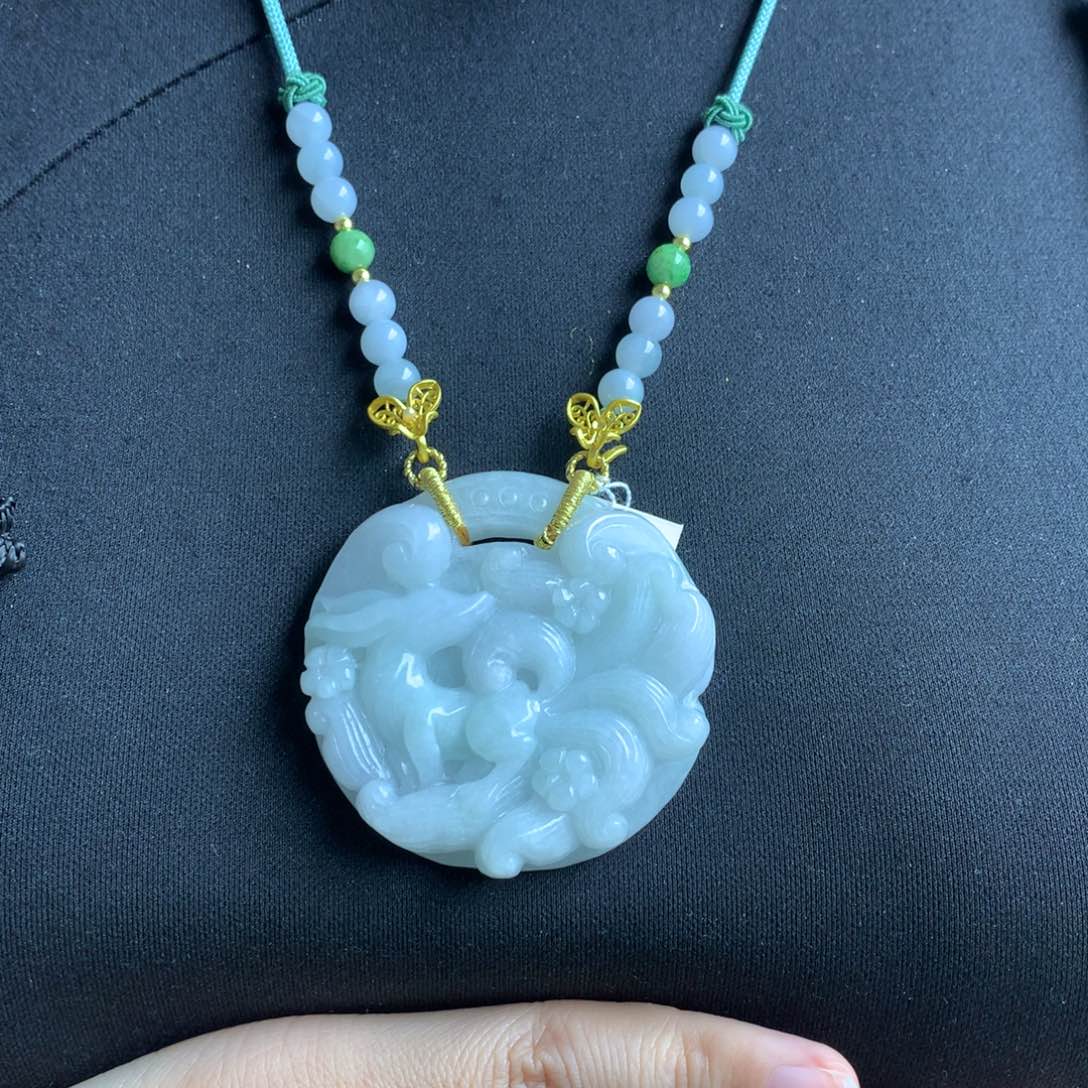 翡翠颈饰未镶嵌翡翠