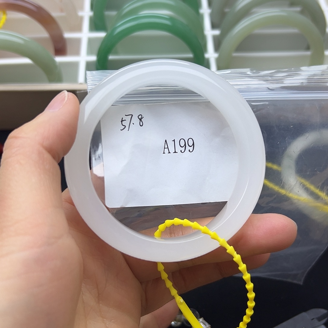 石英质玉未镶嵌手镯