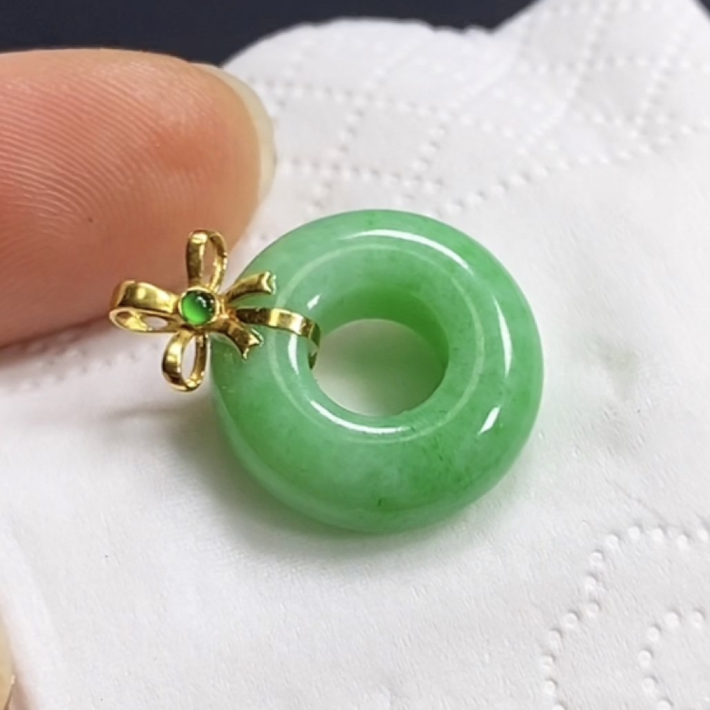 天然缅甸A货翡翠18k金镶甜甜圈吊坠