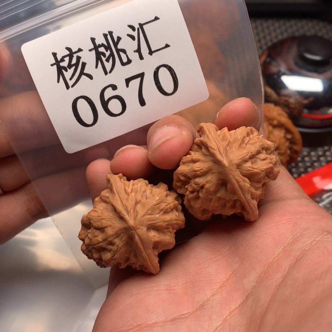 文玩核桃吊坠磐石34