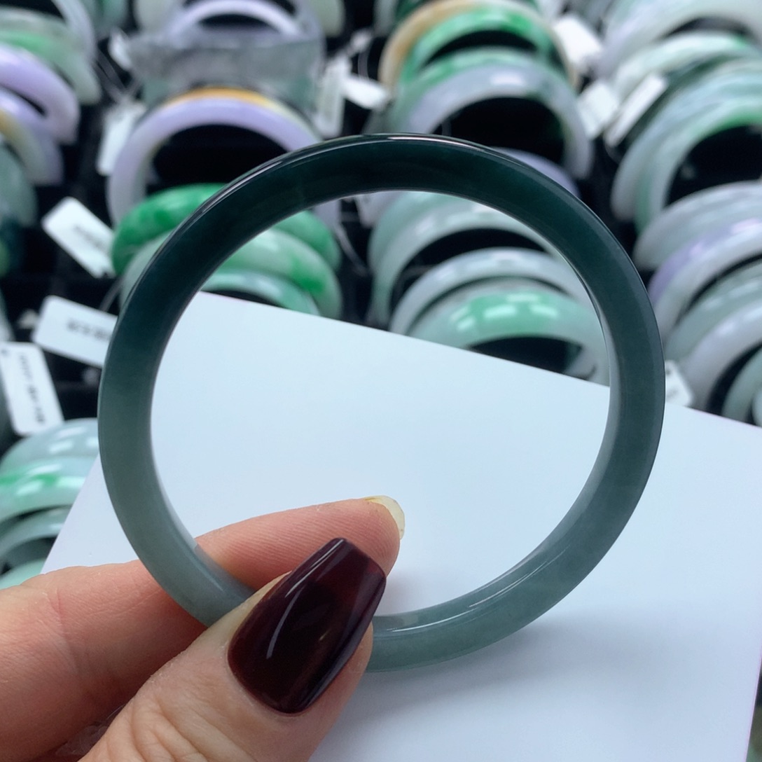 翡翠手镯未镶嵌卡镯