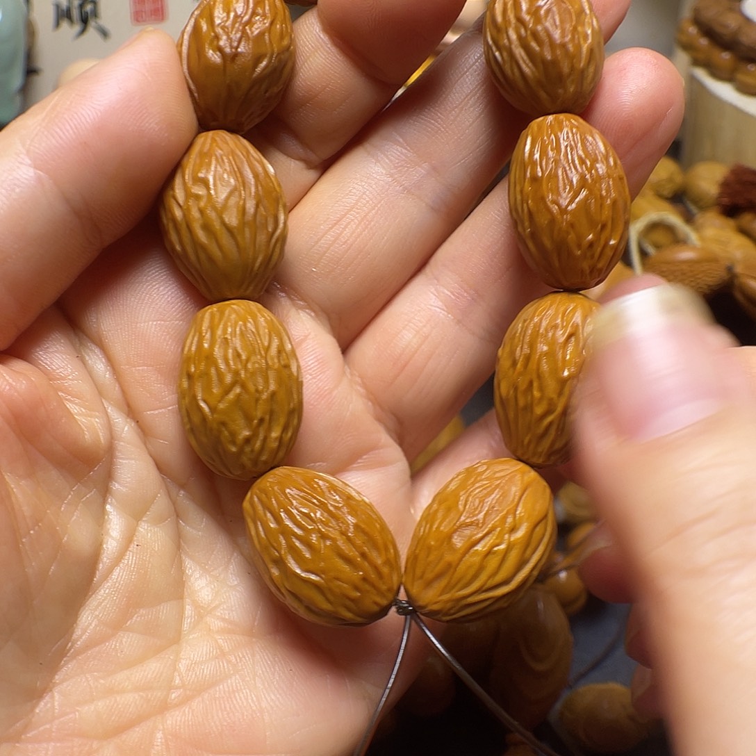 手串橄榄核wttyuiii