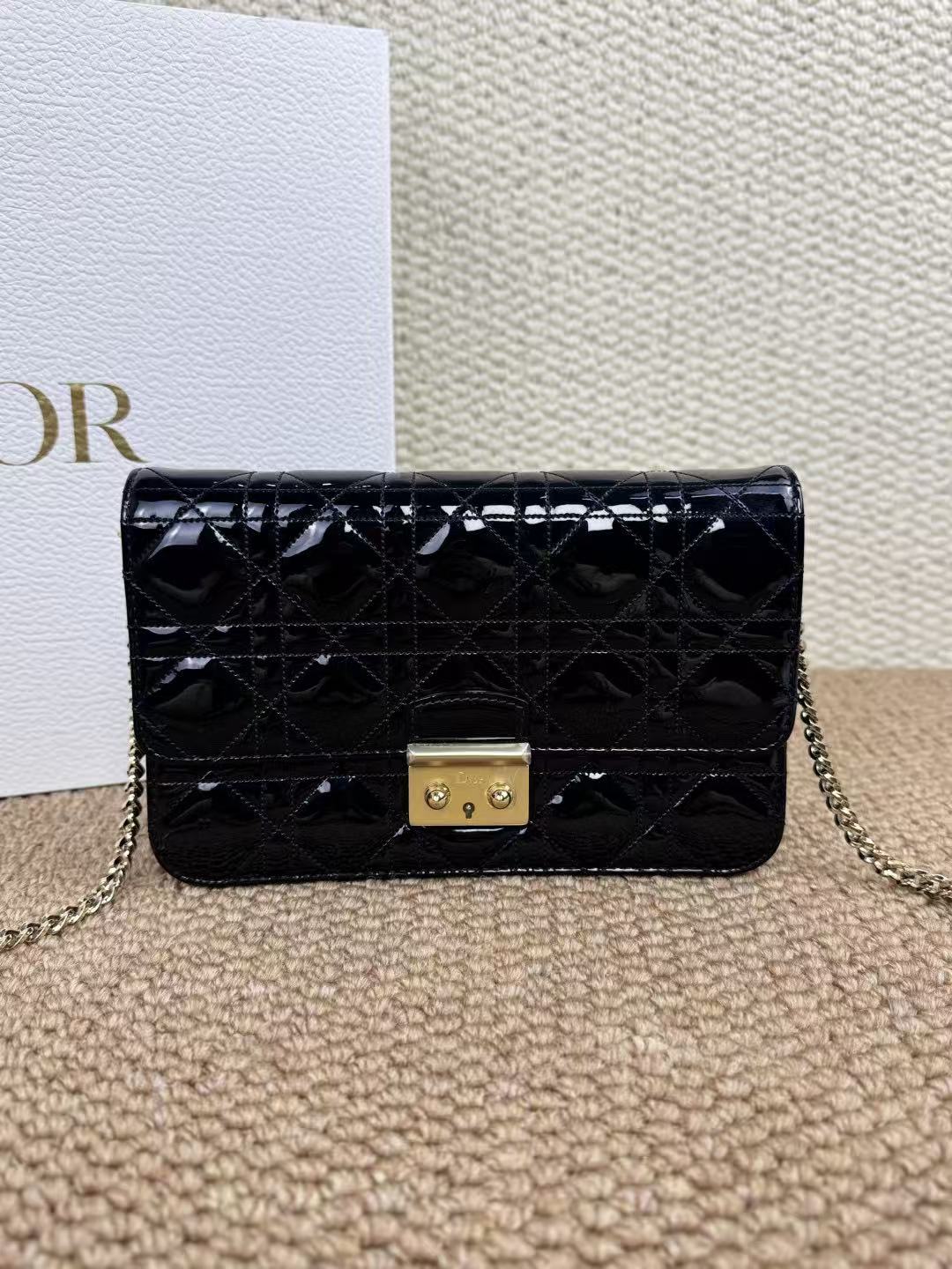 99新 DIOR/迪奥 【TVB识货】漆皮黑金missdior 链条包