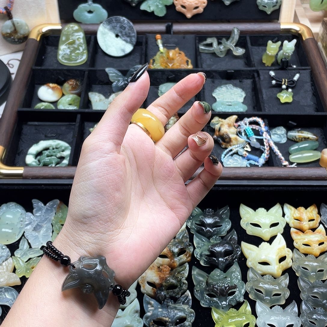 未镶嵌岫玉颈饰面具手链不退不换