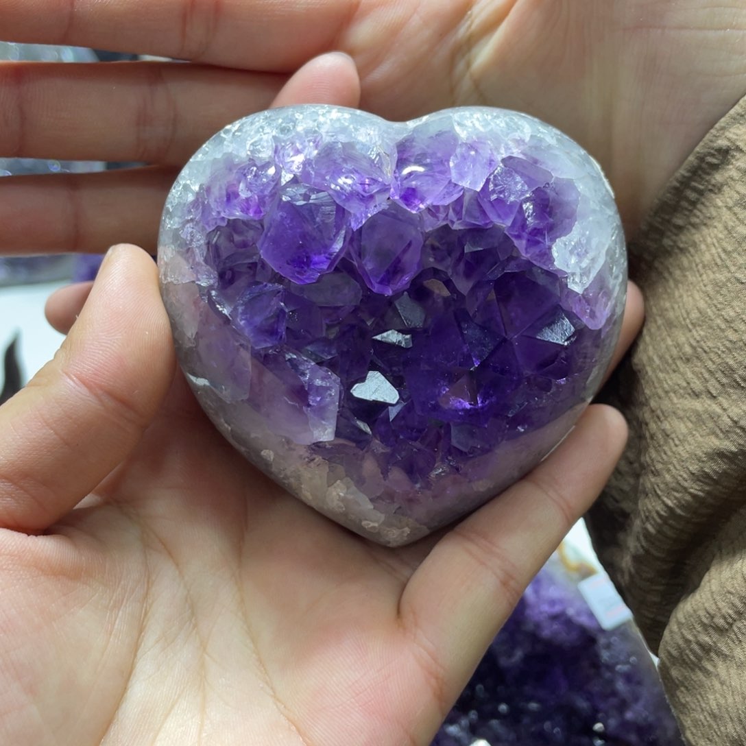 紫晶大型摆件（非配饰）未镶嵌?