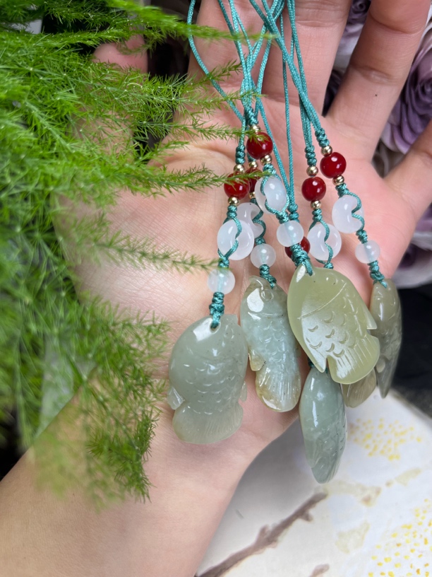 和田玉小鱼手机挂件