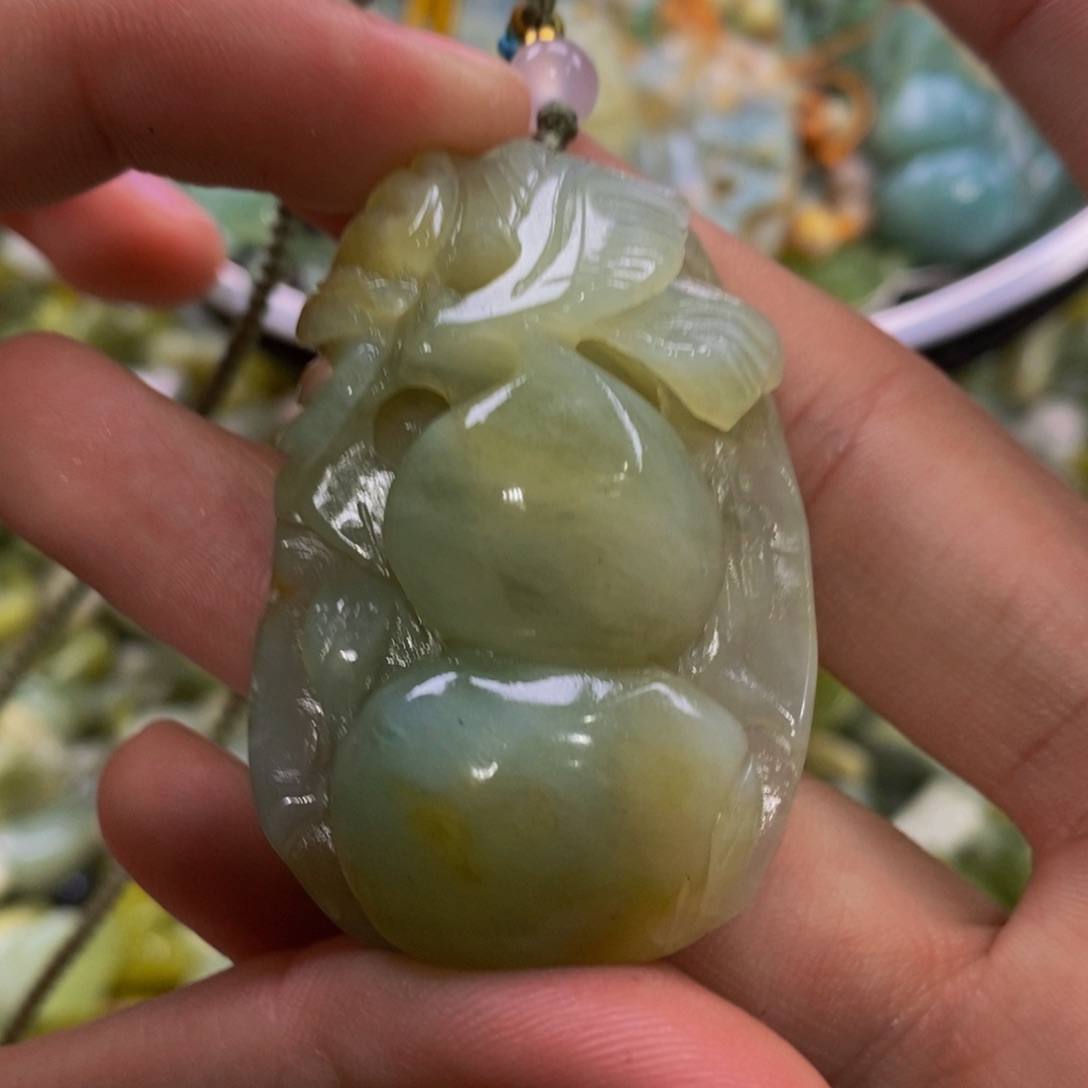 蛇纹石玉吊坠未镶嵌