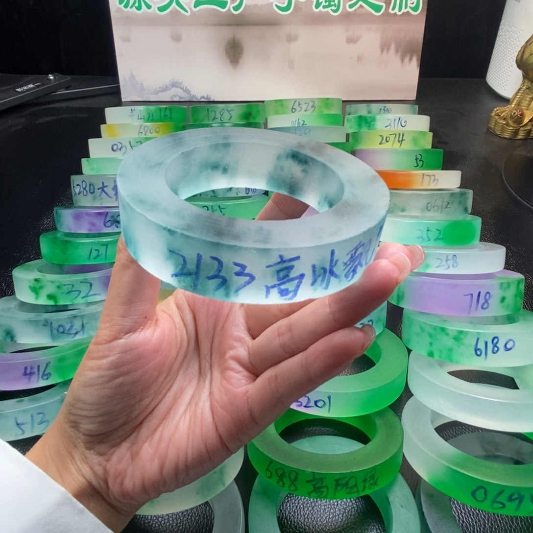 ****泽玉百搭时尚独龙翠手镯