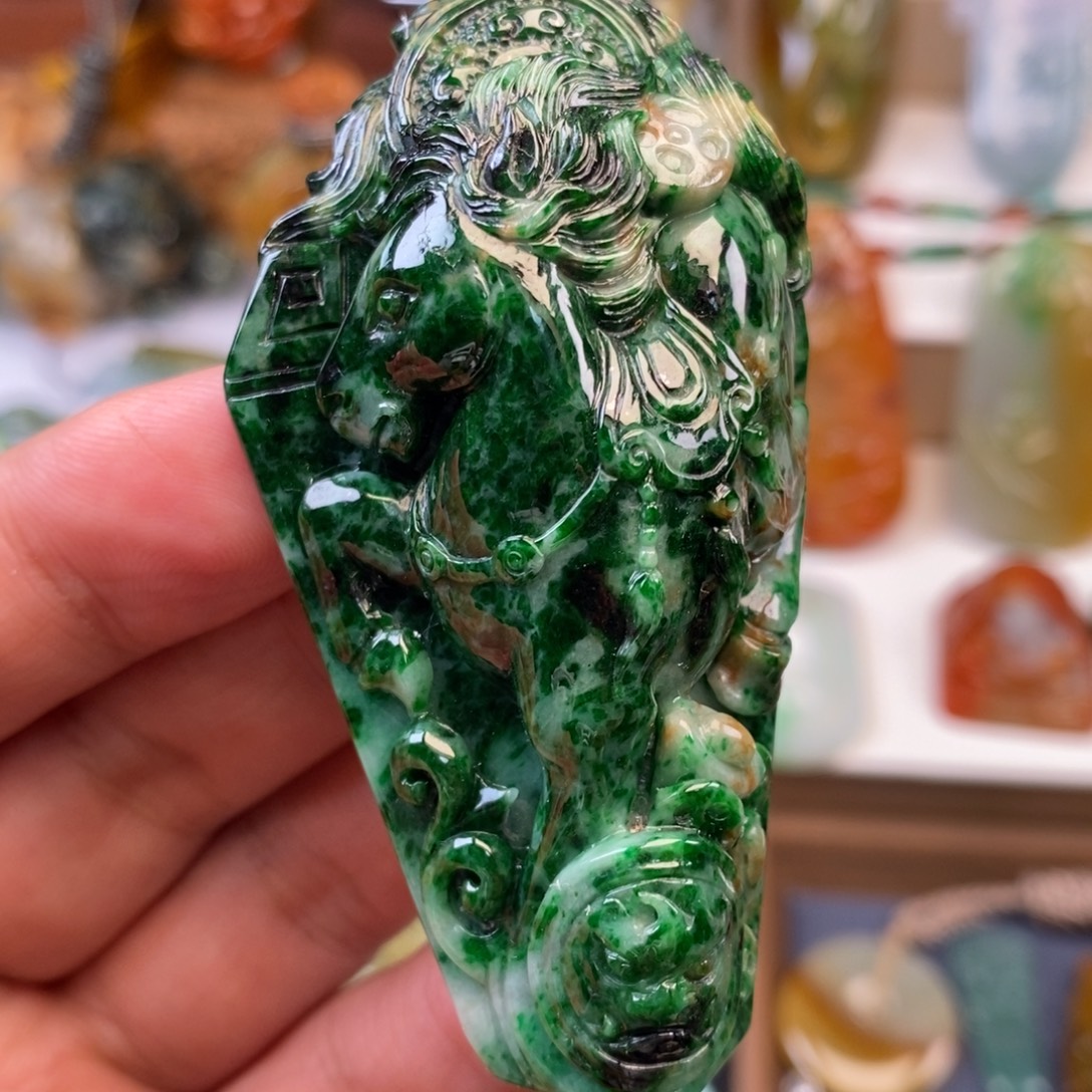 翡翠未镶嵌颈饰马到功成