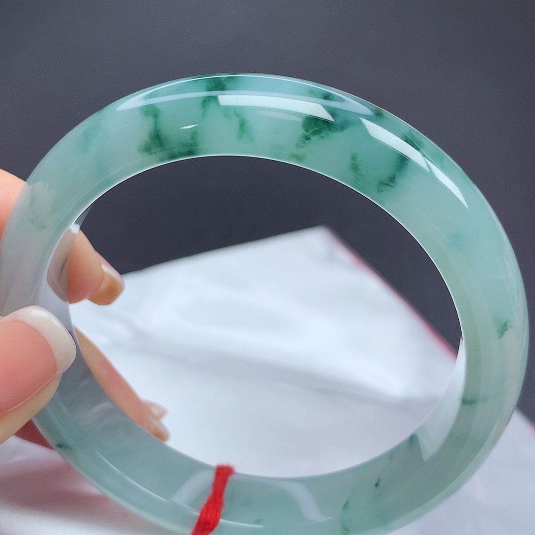 翡翠手镯未镶嵌l n n n n n n n n