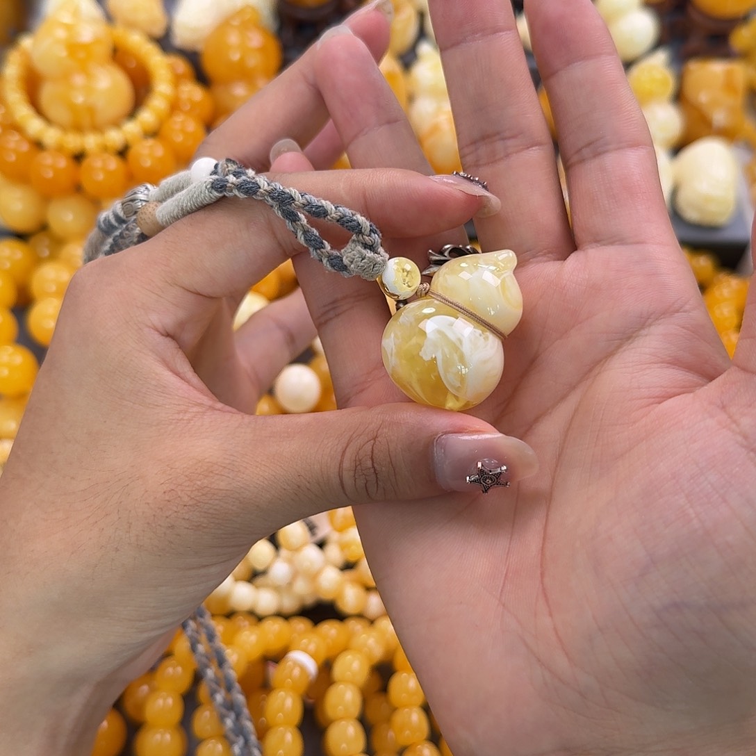 蜜蜡未镶嵌珠宝奇石