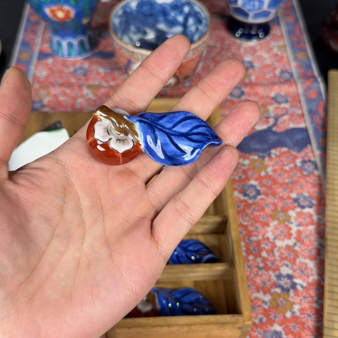 瓷片是**姐恭喜发财 万事如意