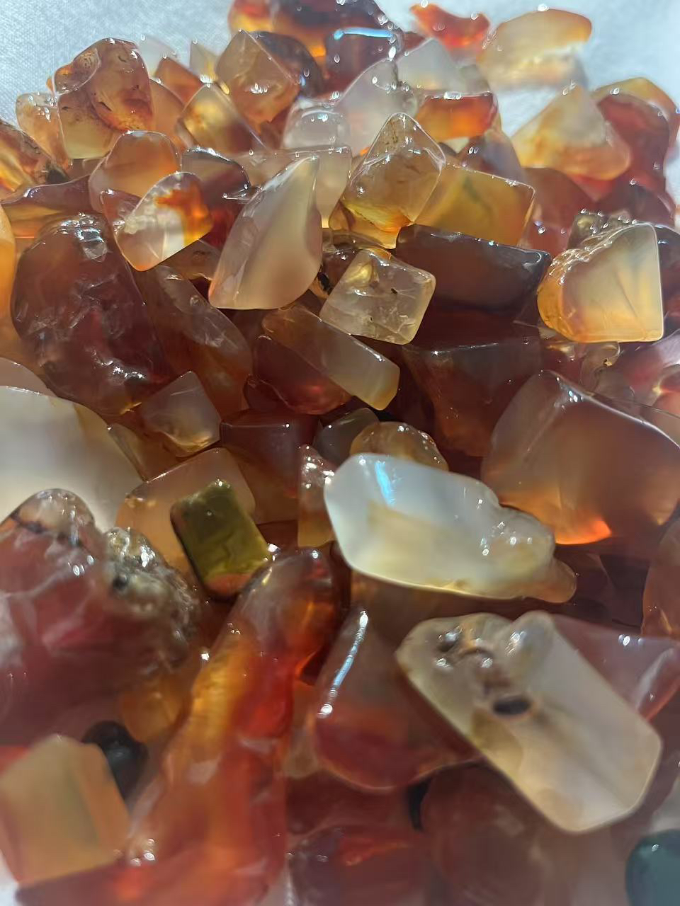 天然北红玛瑙料边鱼缸石